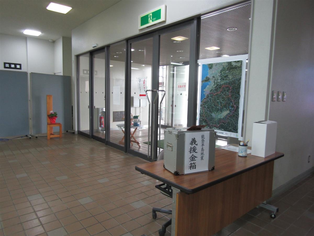 錦町役場　正面玄関