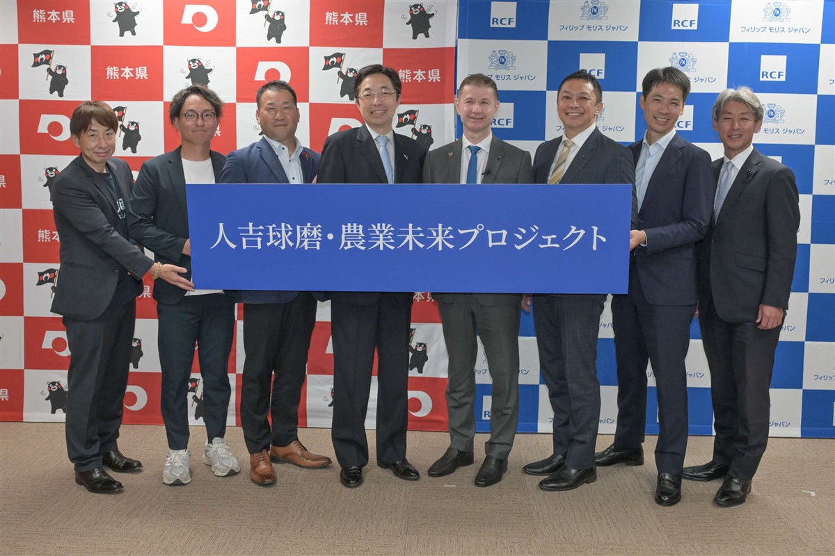 報告会での集合写真